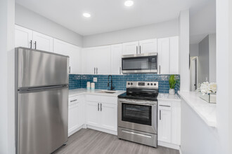 Barclay Apartments in Vineland, NJ - Building Photo - Interior Photo