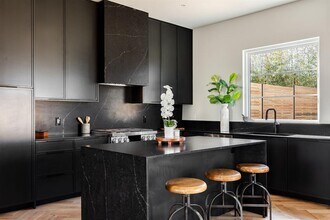 1802 Overhill Dr in Austin, TX - Building Photo - Building Photo
