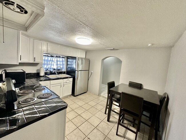 4567 50th Ave N in St. Petersburg, FL - Building Photo - Building Photo