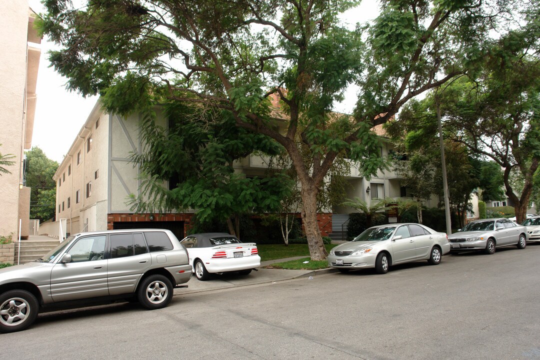 Camden Courtyard Apartments in Los Angeles, CA - Building Photo