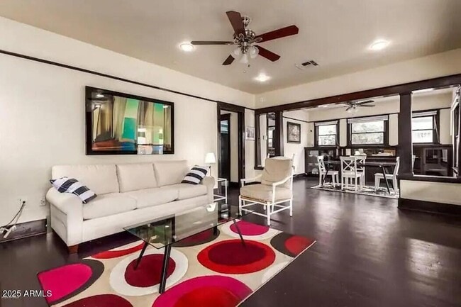 property at 122 N 9th Ave