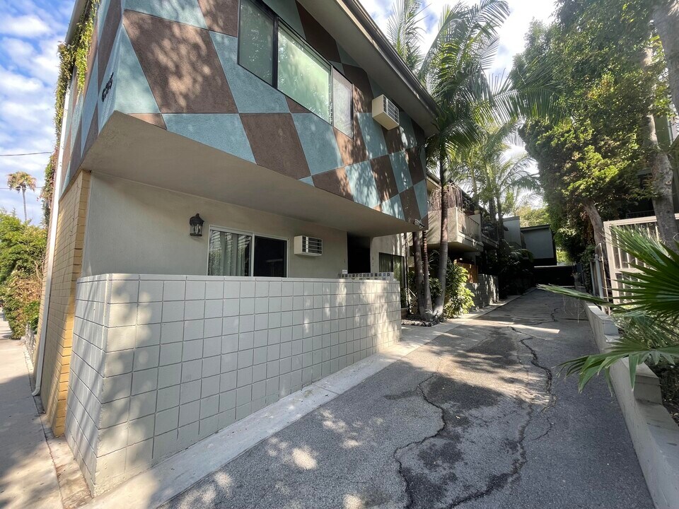 6345 Primrose Ave, Unit 1 in Los Angeles, CA - Building Photo