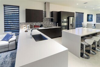 10501 NW 66th St in Doral, FL - Building Photo - Building Photo