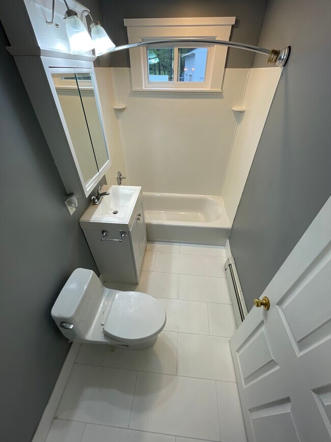 2 Walnut St, Unit 4 in Methuen, MA - Building Photo - Building Photo