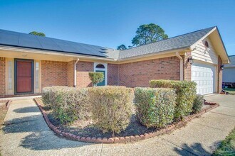 9880 Creet Cir in Navarre, FL - Building Photo - Building Photo