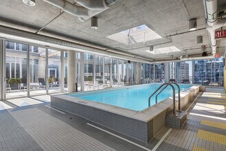 215 W Lake St in Chicago, IL - Building Photo - Building Photo