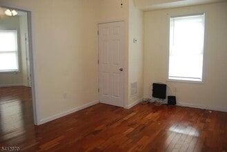29 Alexander St, Unit 3 in Newark, NJ - Foto de edificio - Building Photo
