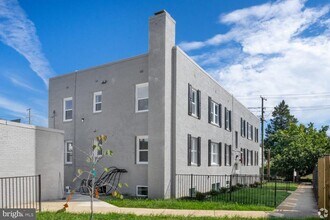 324 61st St NE in Washington, DC - Building Photo - Building Photo