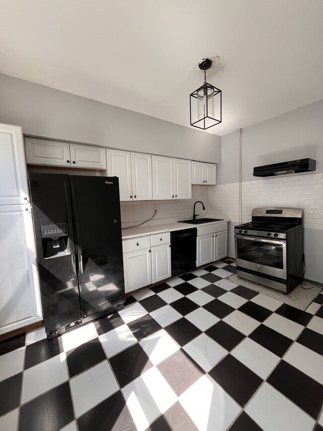 36 Rutgers Ave, Unit 1