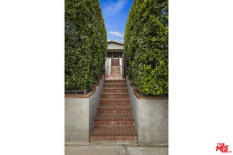 5215 Almaden Dr in Los Angeles, CA - Building Photo - Building Photo