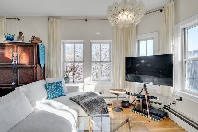 275 River St, Unit 3 in Cambridge, MA - Building Photo - Building Photo