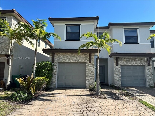 25137 SW 108th Ave in Homestead, FL - Foto de edificio - Building Photo