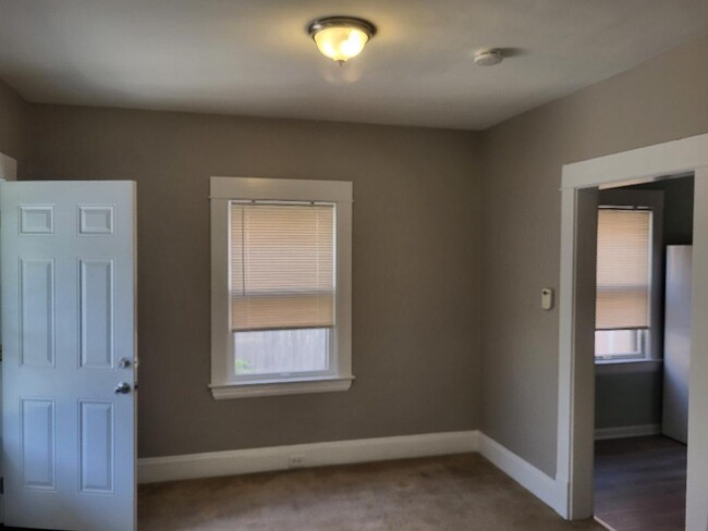 2094 Dowd Ave, Unit DOWD REAR in Lakewood, OH - Building Photo - Building Photo