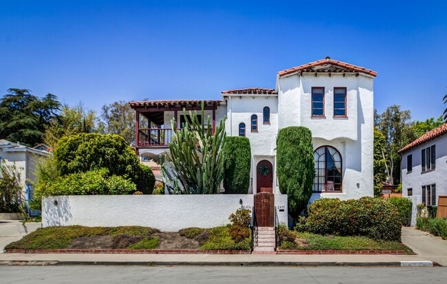 2433 W Silver Lake Dr