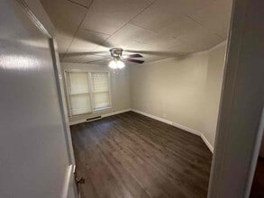713 Pine St in Paris, TN - Building Photo - Building Photo