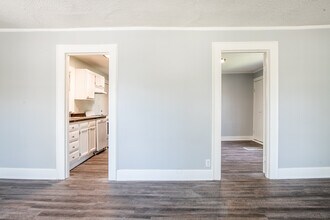 1005 Greens Lake Rd in East Ridge, TN - Building Photo - Building Photo