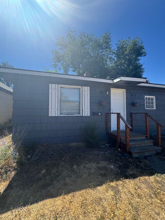property at 203 S Pine St