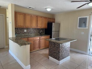 1366 10th St in West Palm Beach, FL - Building Photo - Building Photo