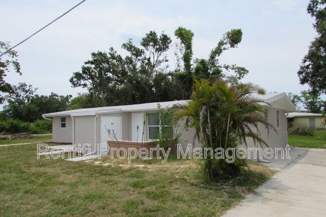 23023 Gulf Coast Ave in Punta Gorda, FL - Building Photo - Building Photo