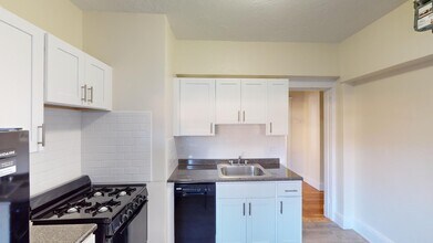 1750 Commonwealth Ave, Unit 1800-3 in Boston, MA - Building Photo - Building Photo