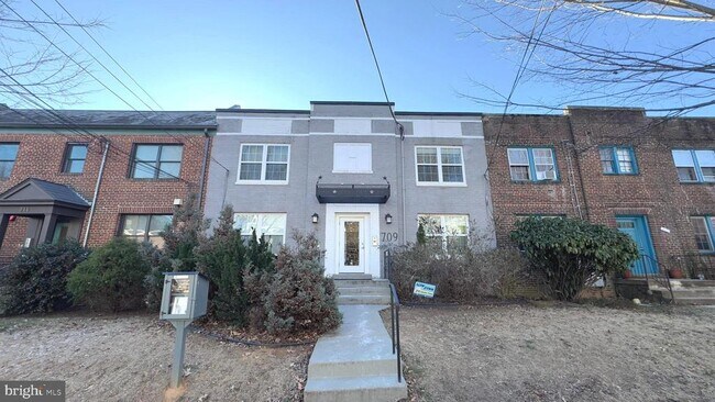 709 Jackson St NE in Washington, DC - Building Photo - Building Photo