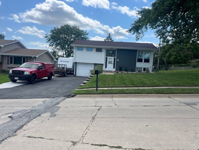 9223 Ames Ave in Omaha, NE - Building Photo - Building Photo