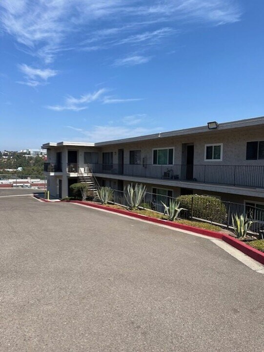 8220 Vincetta Dr in La Mesa, CA - Building Photo