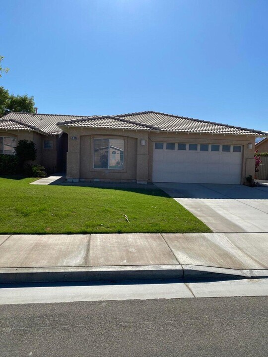 79915 Memorial Pl in La Quinta, CA - Building Photo