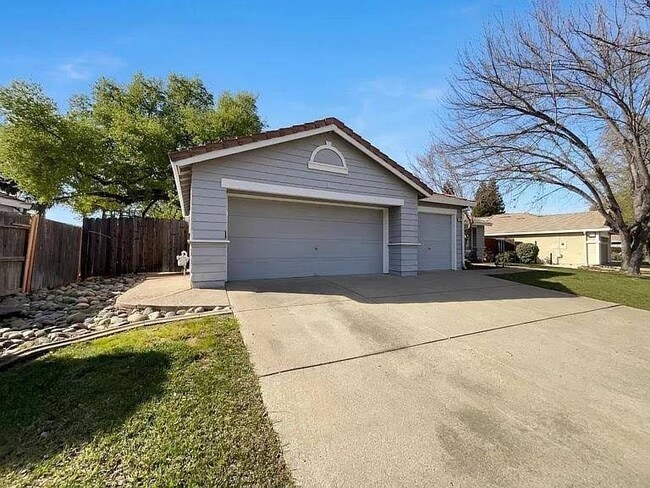 1041 Shenencock Way in Roseville, CA - Building Photo - Building Photo