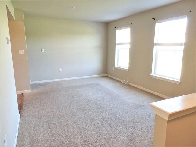 945 Woodridge Dr in Middletown, PA - Foto de edificio - Building Photo