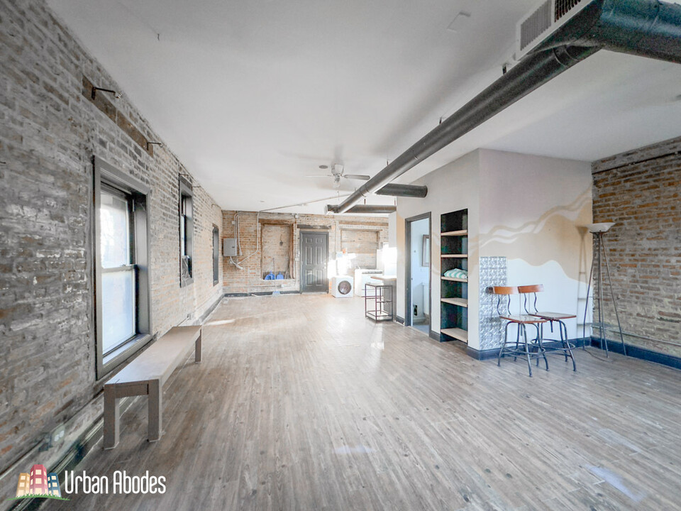 639 N Troy St, Unit G08C in Chicago, IL - Building Photo