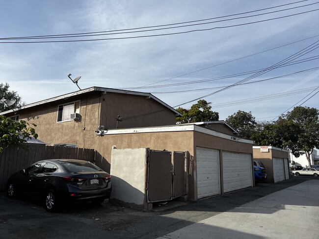 3040 Filmore Way in Costa Mesa, CA - Building Photo - Building Photo