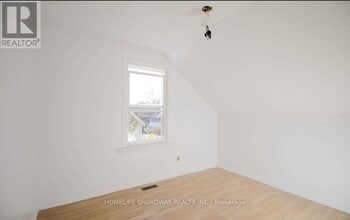 1354 Caroline St in Burlington, ON - Building Photo - Building Photo