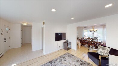 121 Woodward Pkwy in Farmingdale, NY - Building Photo - Building Photo