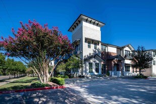 Laurel at Lake Highlands in Dallas, TX - Building Photo