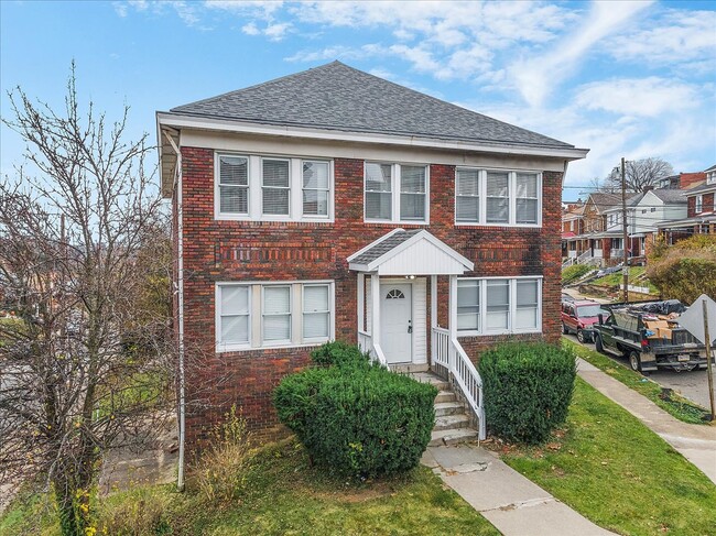 2800 Brentwood Ave in Pittsburgh, PA - Foto de edificio - Building Photo