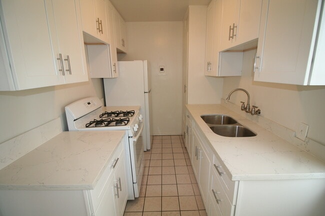 1336 Berkeley St, Unit Unit 4