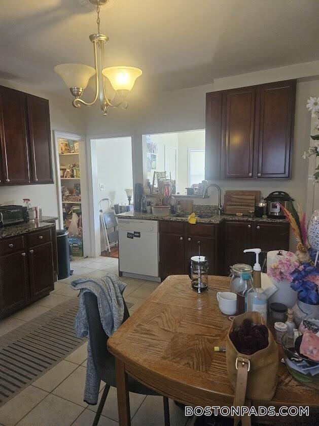 293 School St, Unit 1L in Stoughton, MA - Foto de edificio - Building Photo