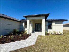 102 NE 8th Pl in Cape Coral, FL - Building Photo - Building Photo