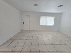6328 Brentwood Ave in Sarasota, FL - Building Photo - Building Photo