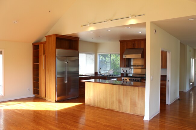 6 River Oaks Ct in San Rafael, CA - Building Photo - Building Photo