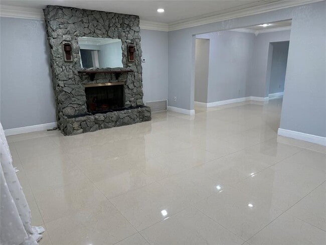 10911 NW 18th Pl in Pembroke Pines, FL - Foto de edificio - Building Photo