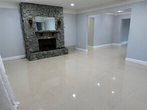 10911 NW 18th Pl in Pembroke Pines, FL - Building Photo - Building Photo