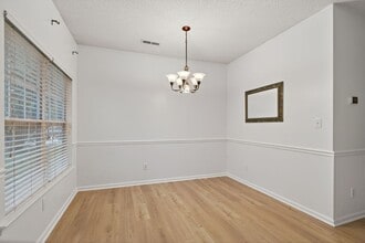 302 Dorothy Dr in Yorktown, VA - Building Photo - Building Photo