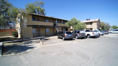 723 E Hazel Dr in Phoenix, AZ - Building Photo - Primary Photo