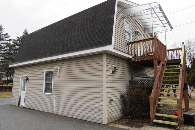 92 Velie Rd in Lagrangeville, NY - Foto de edificio - Building Photo
