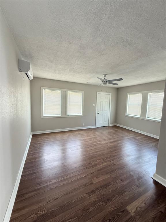 5136 Polk St in Houston, TX - Building Photo - Building Photo