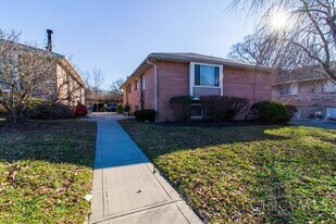 6024 Ridgeacres Dr in Cincinnati, OH - Building Photo