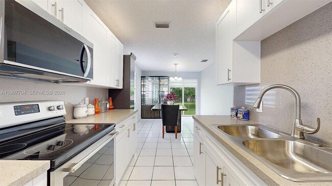 21450 SW 109th Ct in Cutler Bay, FL - Building Photo - Building Photo