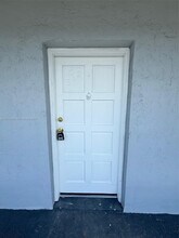 1755 W 60th St in Hialeah, FL - Building Photo - Building Photo